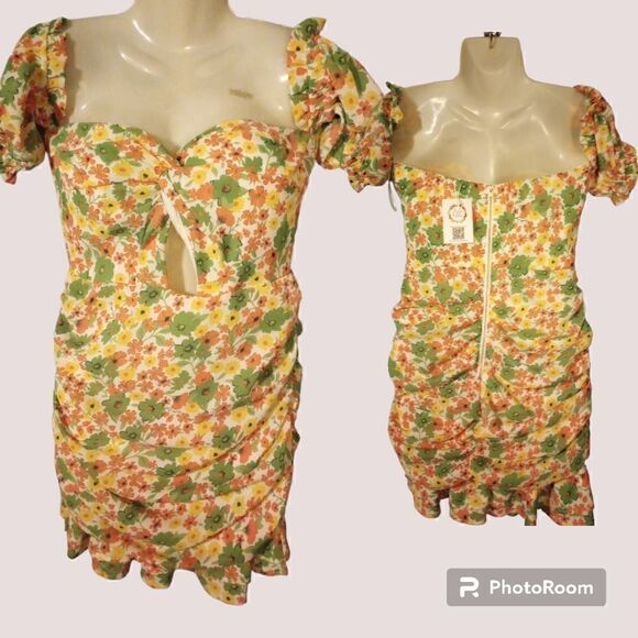 ✨ NWT flirty floral off shoulder dress with front cut out and ruffle hem - Picture 1 of 12